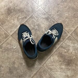 Kizik Milan tennis shoes